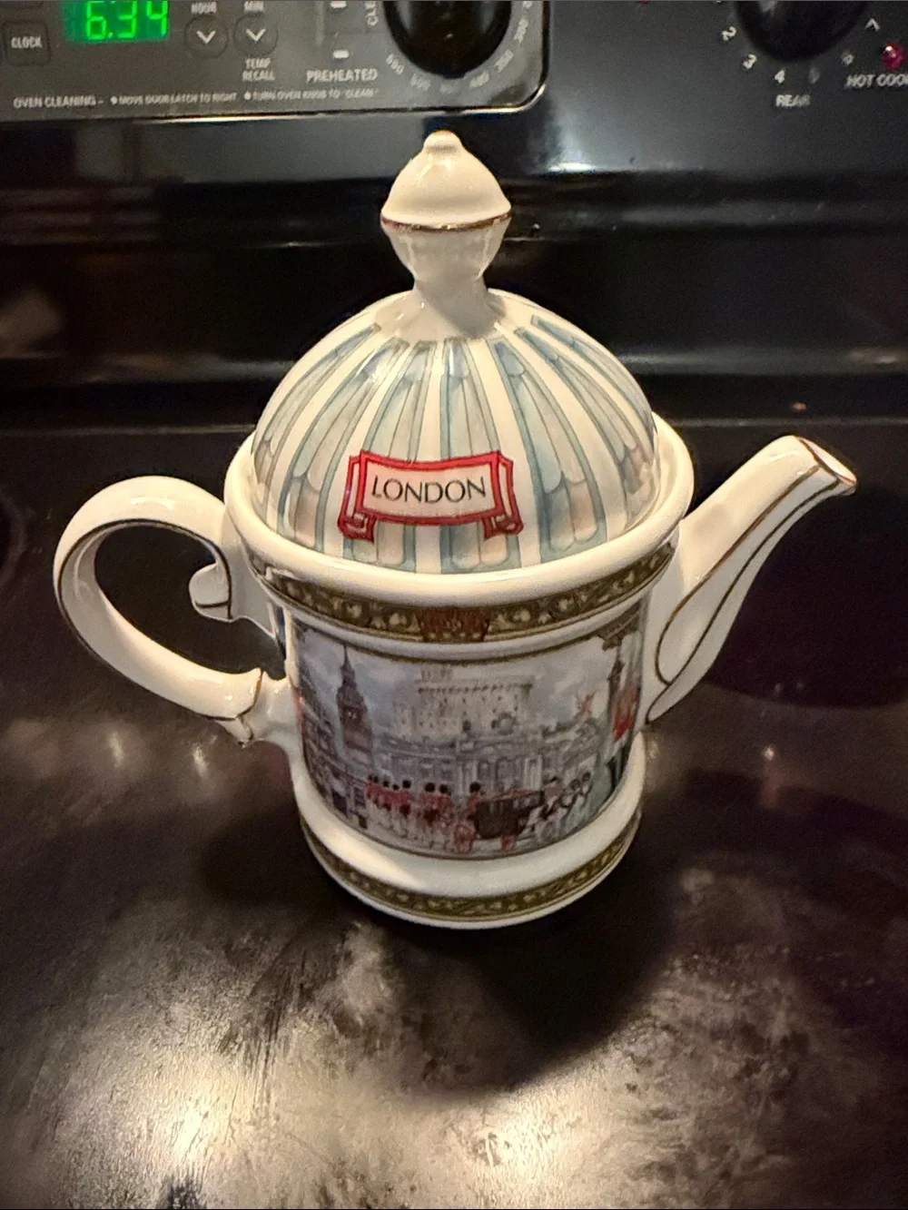 London Ceramic Teapot with Decorative City Scene - White and Gold Accents